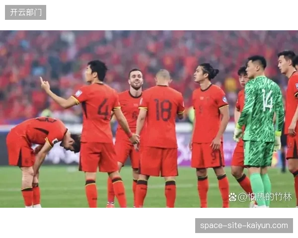 国脚们在经历漫长的俱乐部赛季后立即投身世界杯，其体能和心理状态调整是巨大挑战。
